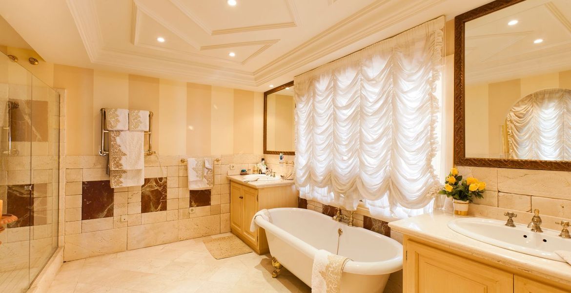 Villa for rent Marbella Golden Mile front beach