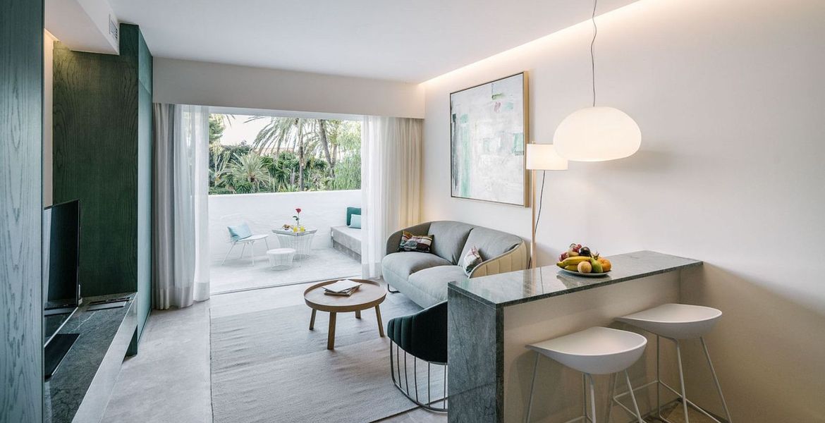 Private Suite One Bedroom in Hotel Puente Romano