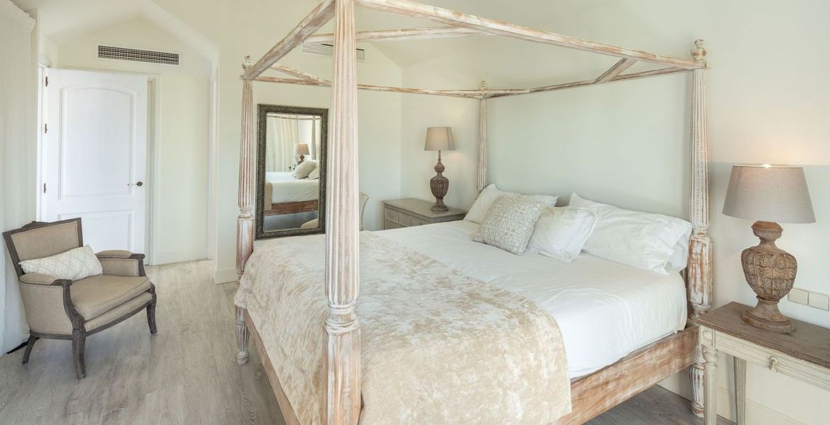 Villa for rent in Marbella Club area.