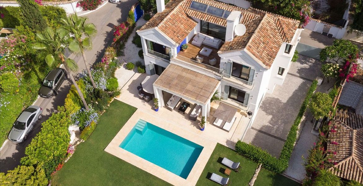 Villa for rent in Marbella Club area.