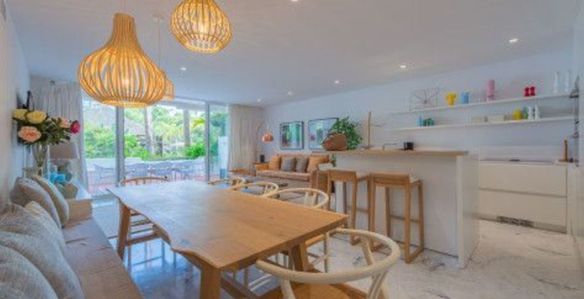 Sunny Garden Apartment in Puente Romano