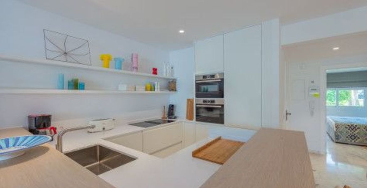 Sunny Garden Apartment in Puente Romano