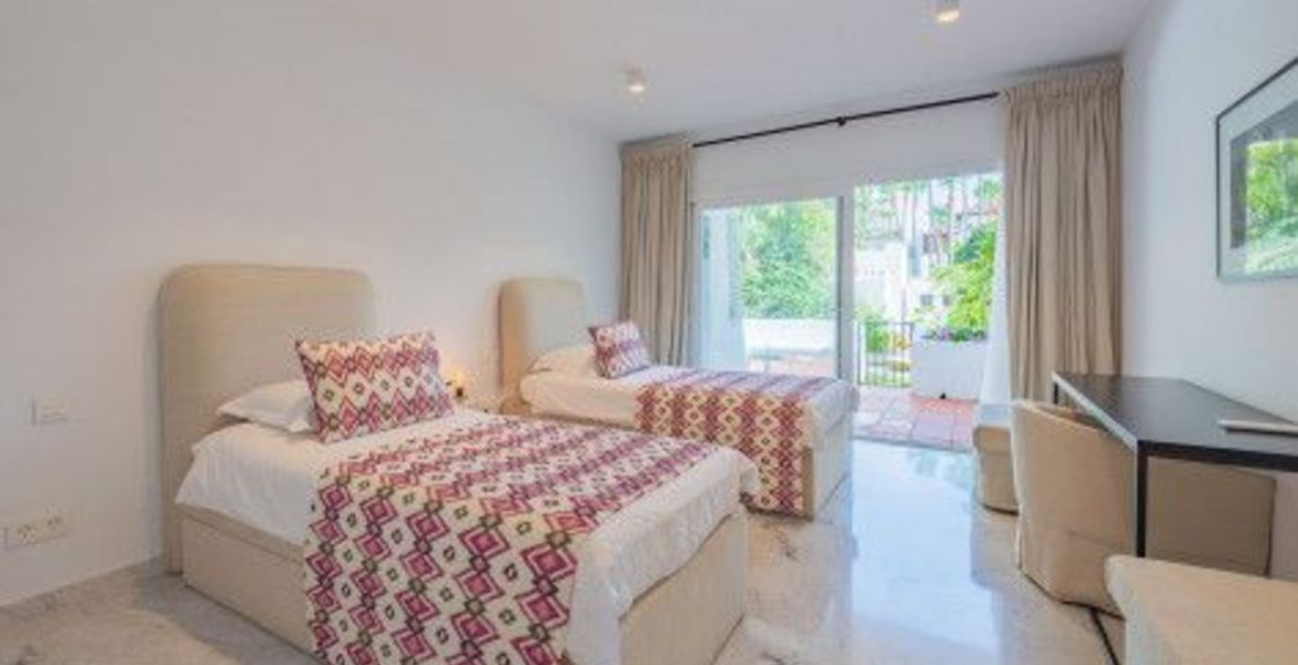 Sunny Garden Apartment in Puente Romano