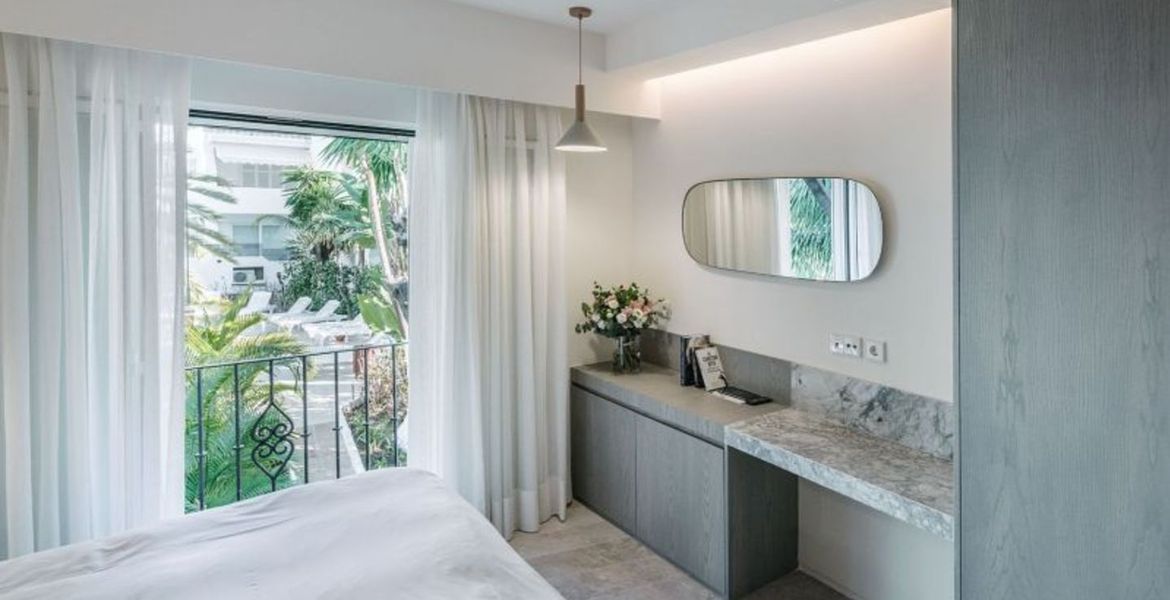 Private Suite One Bedroom in Hotel Puente Romano