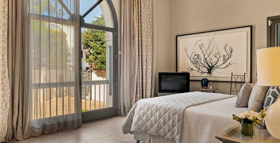 Villa in Golden Mile Puente Romano Marbella 