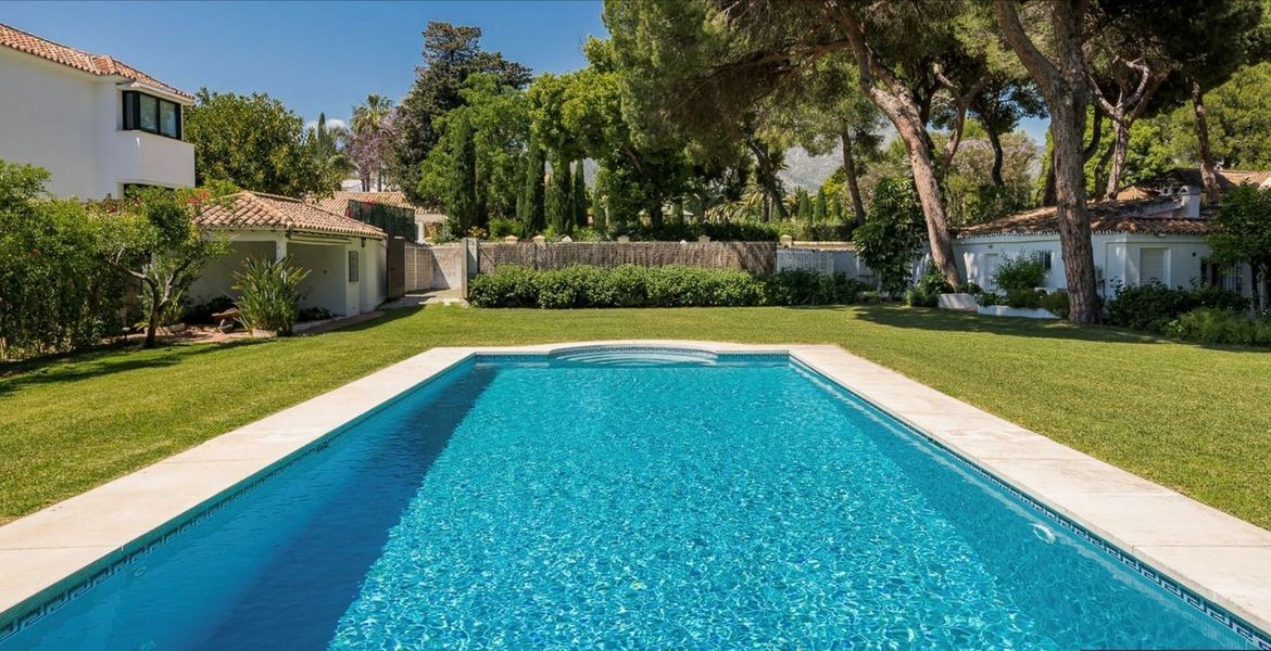 Rent Villa in Marbella Club