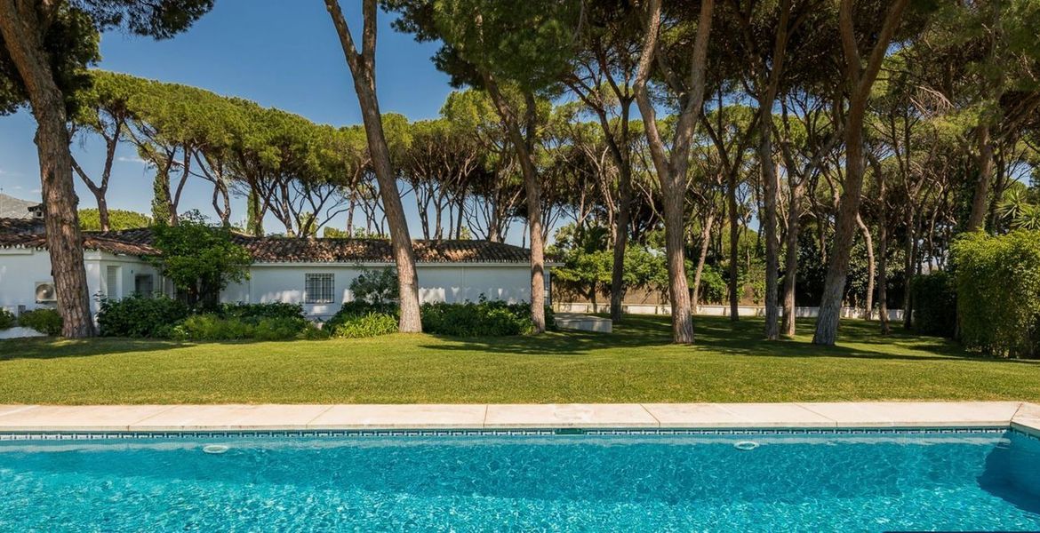 Rent Villa in Marbella Club