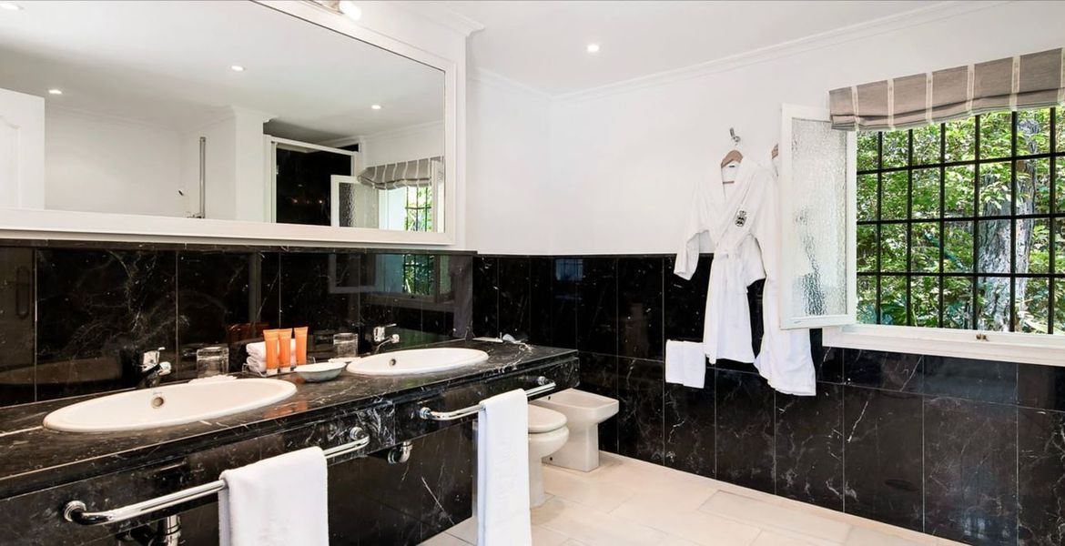 Rent Villa in Marbella Club