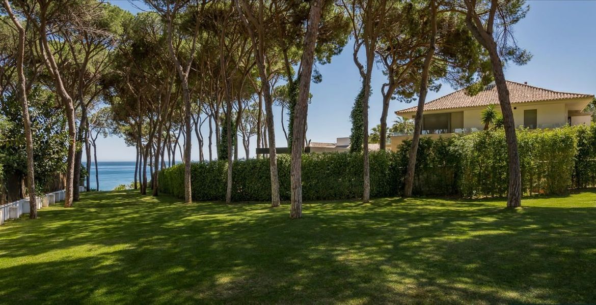 Rent Villa in Marbella Club