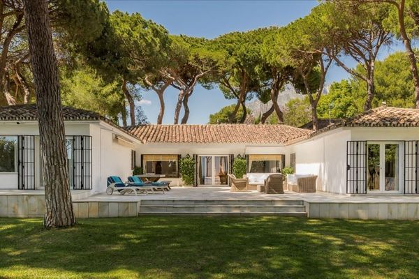 Rent Villa in Marbella Club