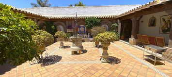 Beach Front Villa in Puente Romano
