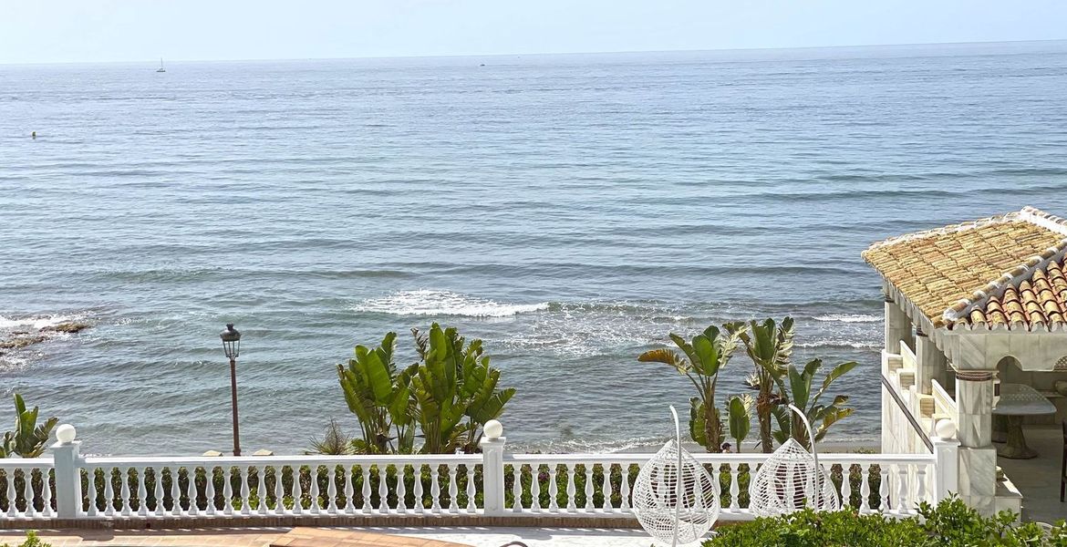 Beach Front Villa in Puente Romano