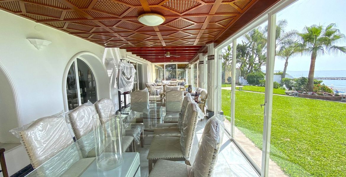 Beach Front Villa in Puente Romano