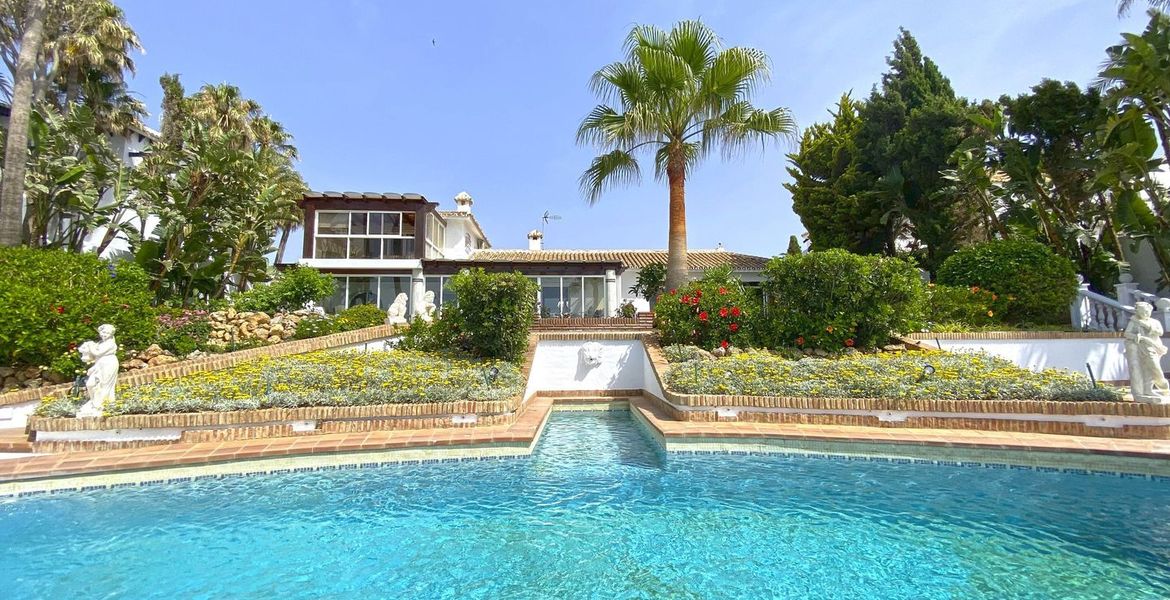 Beach Front Villa in Puente Romano