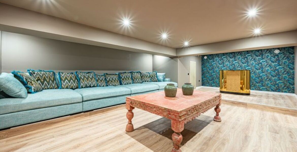 VILLA IN MARBELLA CLUB - GOLDEN MILE, MARBELLA.