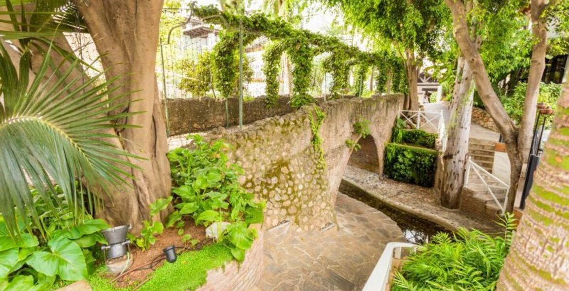 Private Suite Three Bedrooms in Hotel Puente Romano