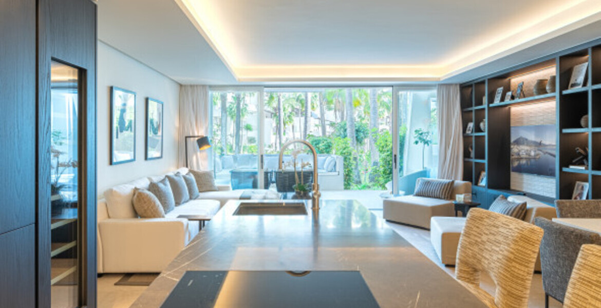 RENOVATED 3 BED APARTMENT IN FRONTLINE BEACH LOCATION OF JAP