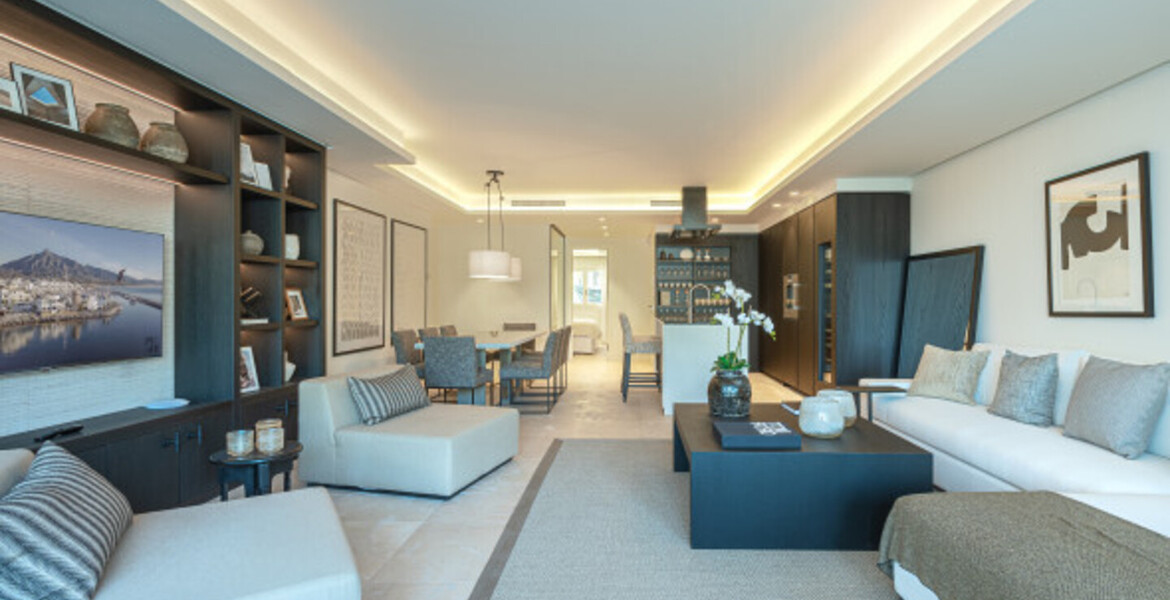 RENOVATED 3 BED APARTMENT IN FRONTLINE BEACH LOCATION OF JAP