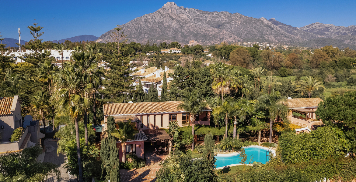 LUXURY SEA SIDE VILLA BETWEEN PUENTE ROMANO & MARBELLA CLUB
