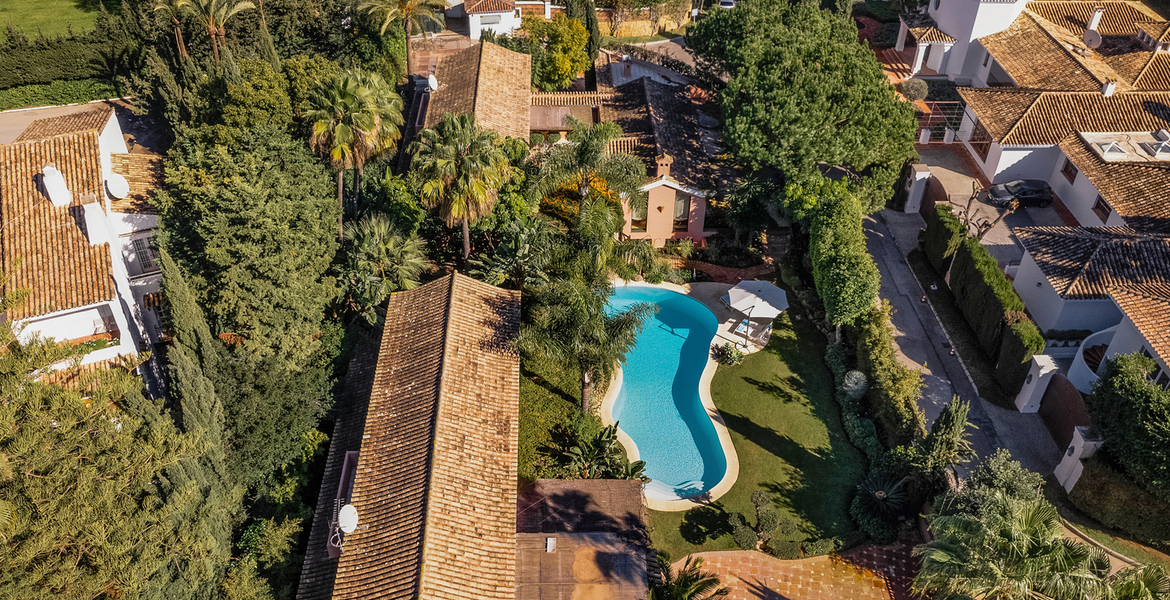 LUXURY SEA SIDE VILLA BETWEEN PUENTE ROMANO & MARBELLA CLUB
