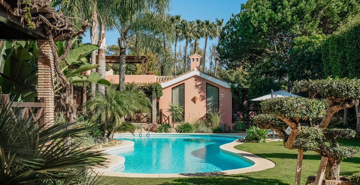 LUXURY SEA SIDE VILLA BETWEEN PUENTE ROMANO & MARBELLA CLUB