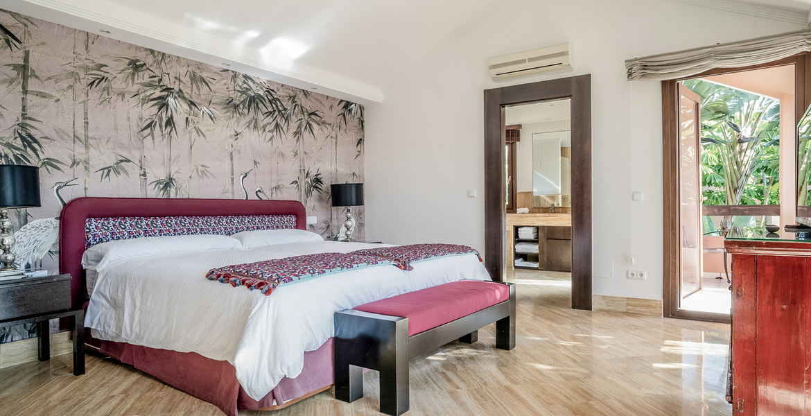 LUXURY SEA SIDE VILLA BETWEEN PUENTE ROMANO & MARBELLA CLUB