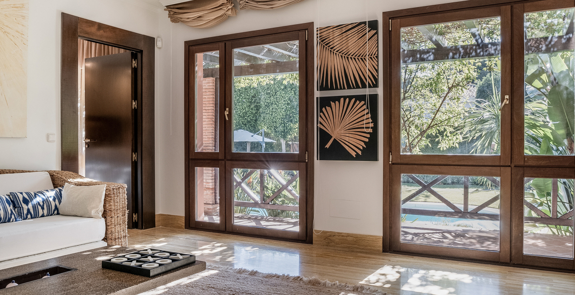 LUXURY SEA SIDE VILLA BETWEEN PUENTE ROMANO & MARBELLA CLUB