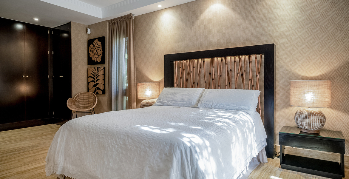 LUXURY SEA SIDE VILLA BETWEEN PUENTE ROMANO & MARBELLA CLUB