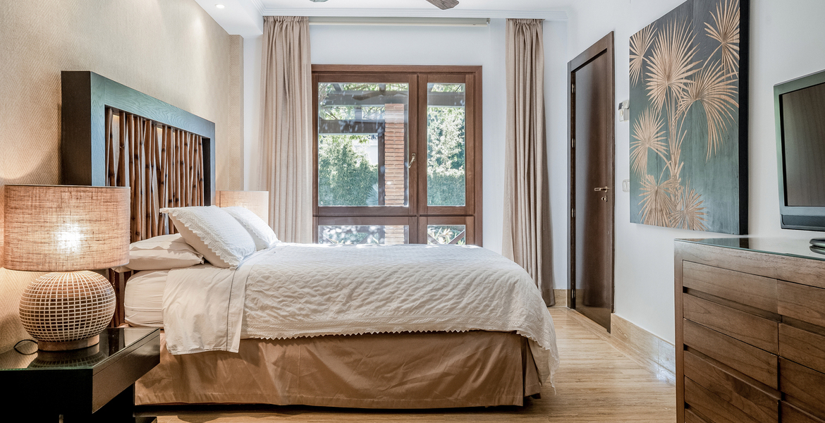 LUXURY SEA SIDE VILLA BETWEEN PUENTE ROMANO & MARBELLA CLUB