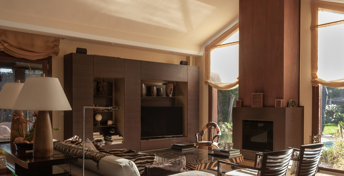 LUXURY SEA SIDE VILLA BETWEEN PUENTE ROMANO & MARBELLA CLUB