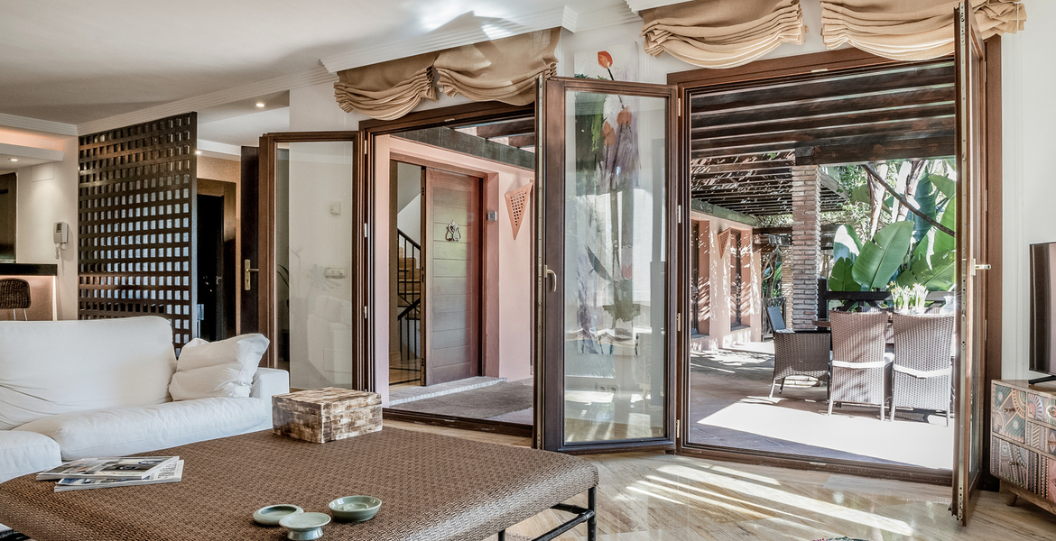 LUXURY SEA SIDE VILLA BETWEEN PUENTE ROMANO & MARBELLA CLUB