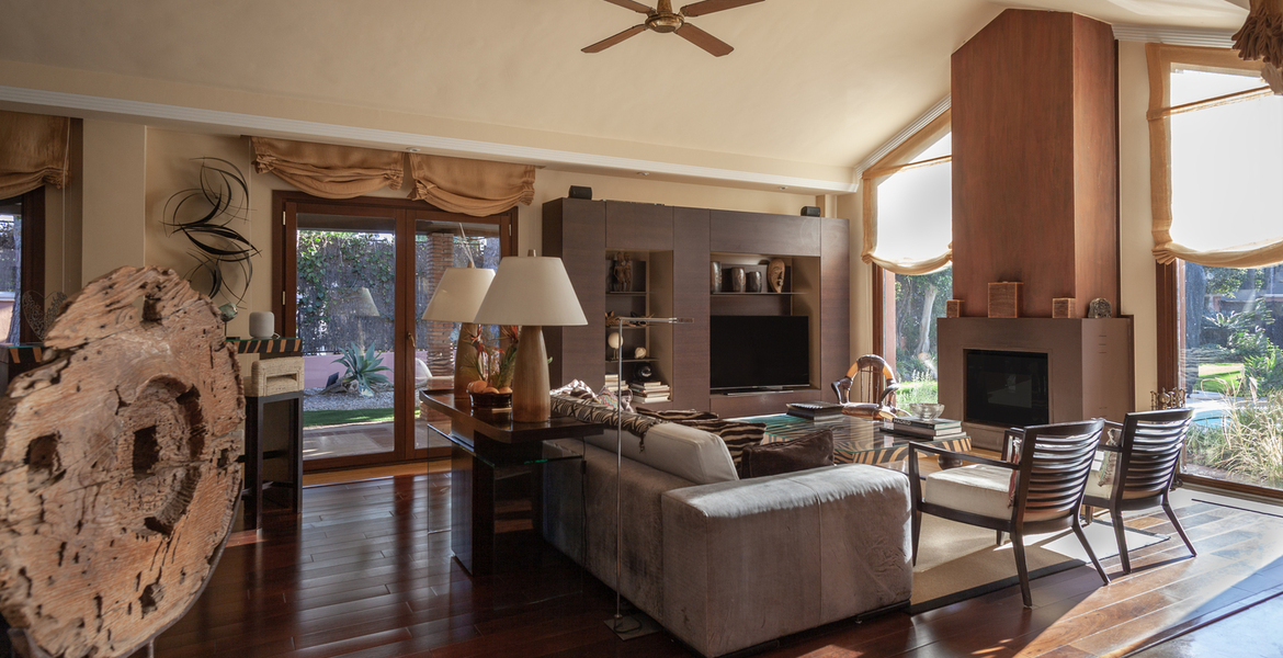 LUXURY SEA SIDE VILLA BETWEEN PUENTE ROMANO & MARBELLA CLUB