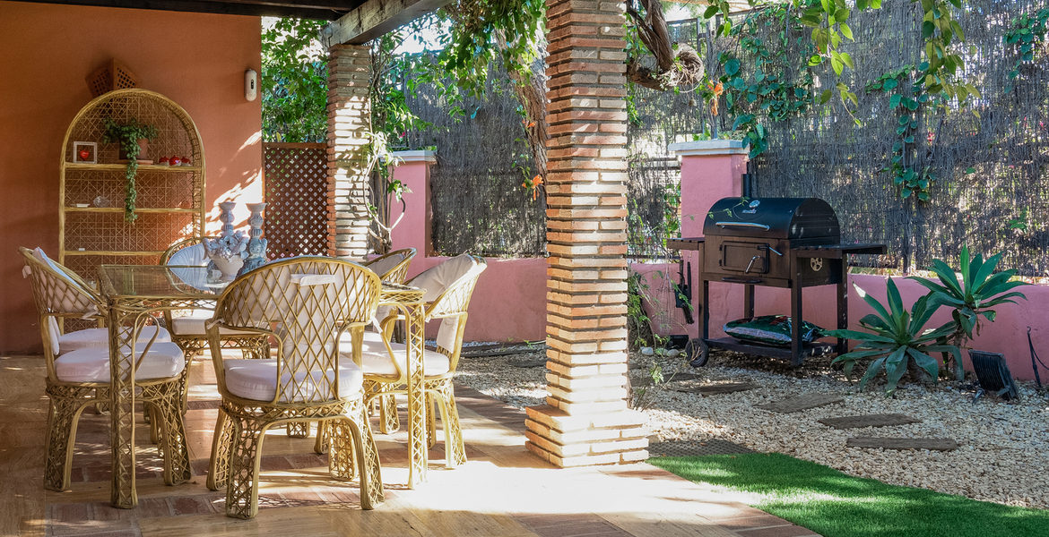 LUXURY SEA SIDE VILLA BETWEEN PUENTE ROMANO & MARBELLA CLUB