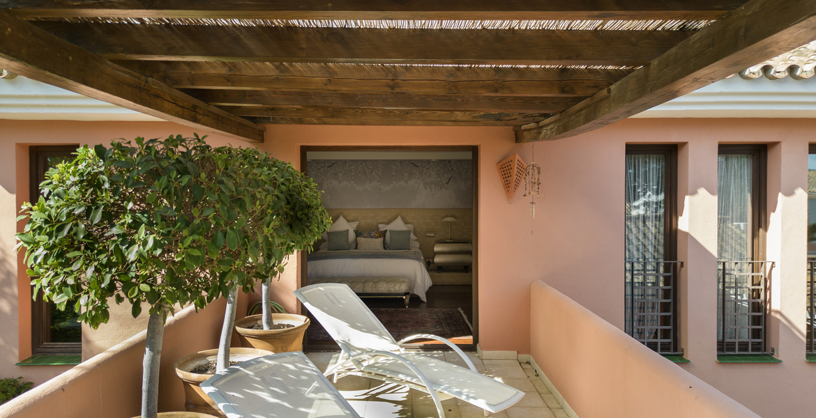 LUXURY SEA SIDE VILLA BETWEEN PUENTE ROMANO & MARBELLA CLUB