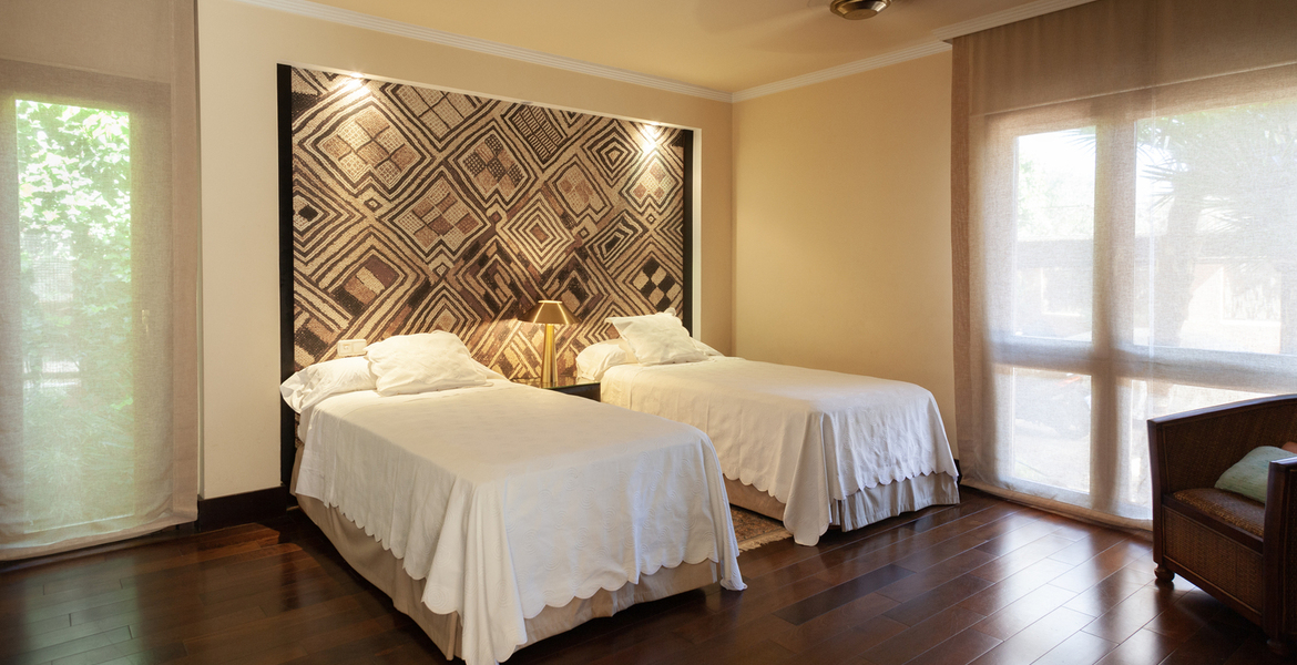 LUXURY SEA SIDE VILLA BETWEEN PUENTE ROMANO & MARBELLA CLUB