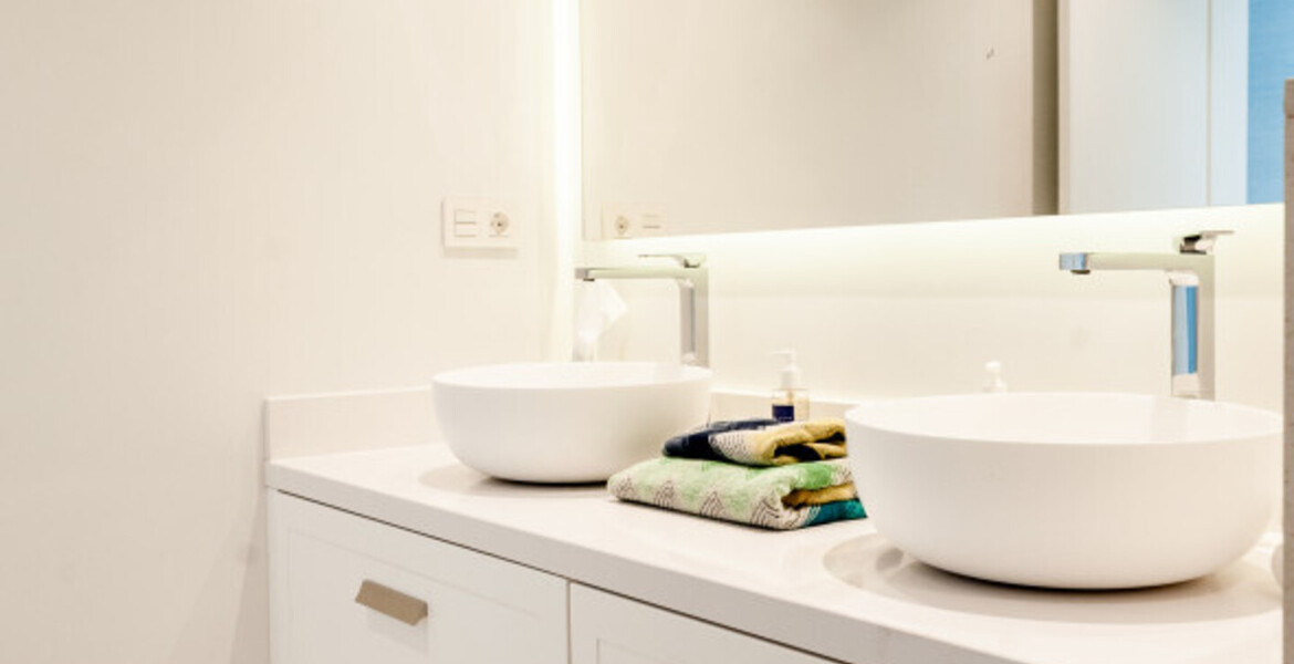 STYLISH GROUND FLOOR APARTMENT IN ALHAMBRA DEL MAR 