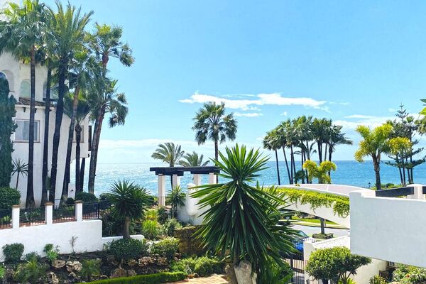 Luxury 3-Bedroom Apartment in Marina Puente Romano, Marbella