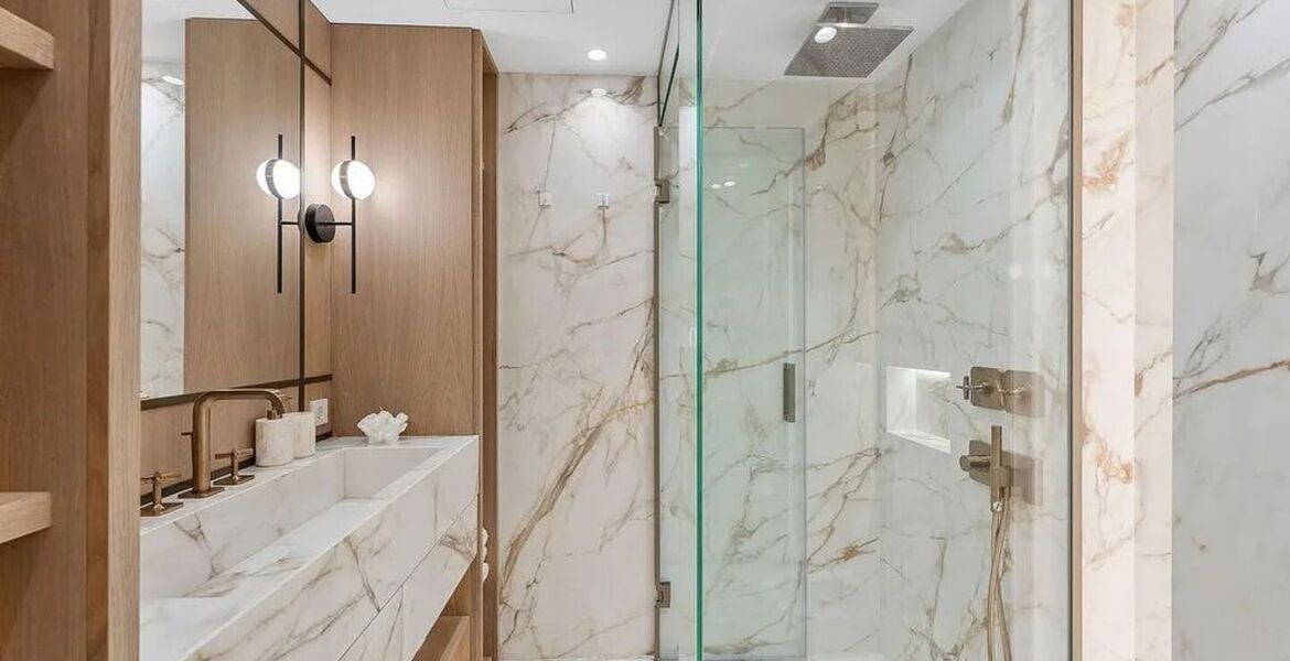 Frontline beach apartment in Puente Romano