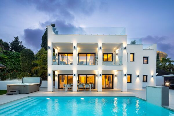Villa for rent in Puerto Banus
