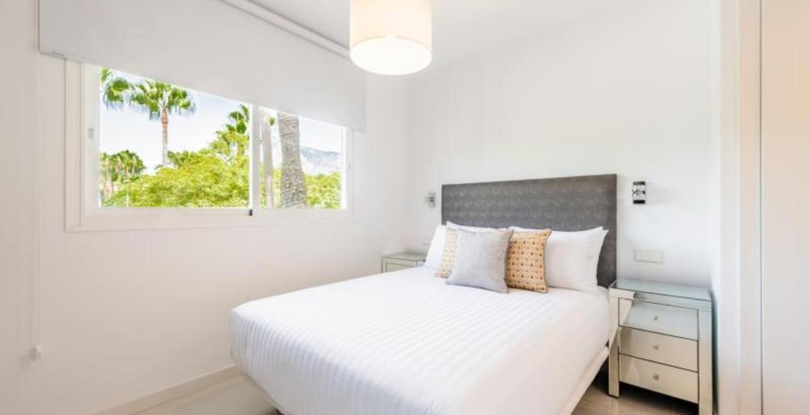 Splendid corner apartment in Marina Puente Romano