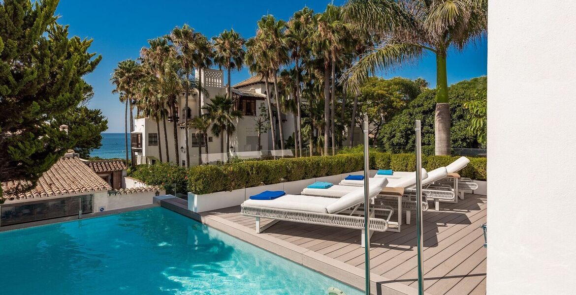 Contemporary Villa in Puente Romano with Smart Home