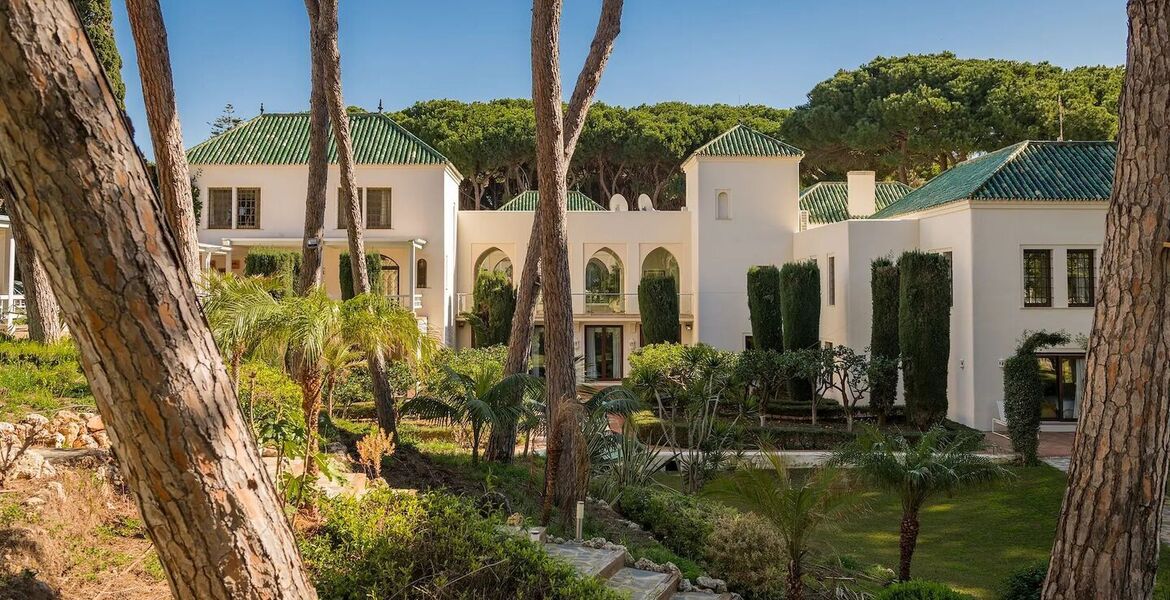 Beachfront Villa on Marbella's Golden Mile