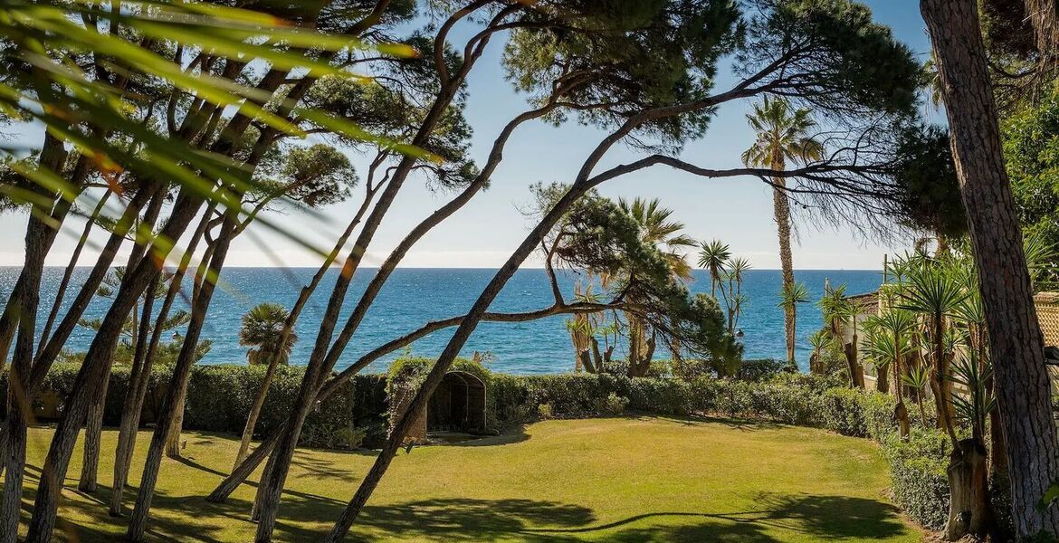 Beachfront Villa on Marbella's Golden Mile