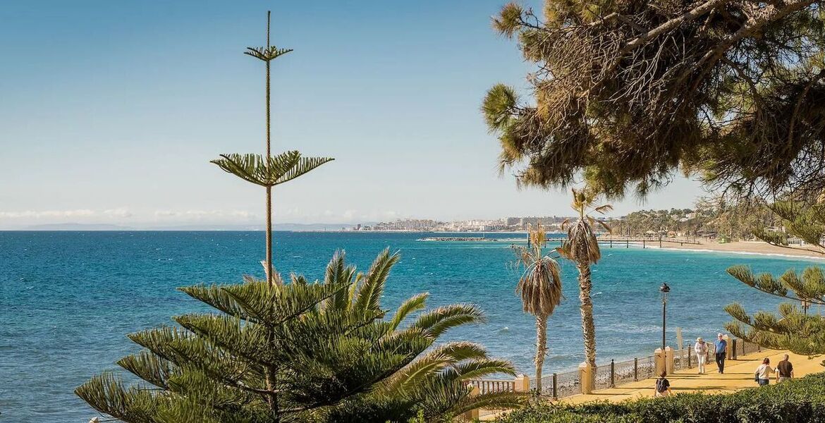 Beachfront Villa on Marbella's Golden Mile