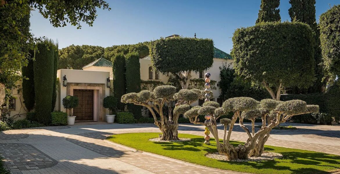 Beachfront Villa on Marbella's Golden Mile