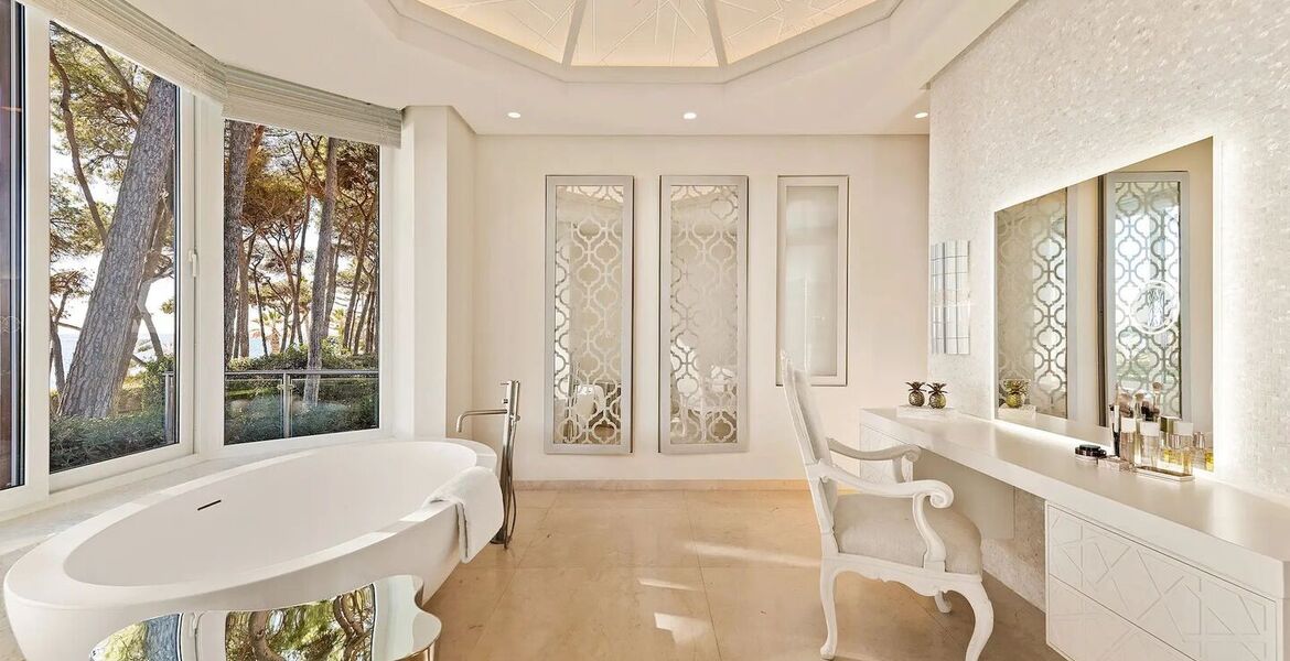 Beachfront Villa on Marbella's Golden Mile