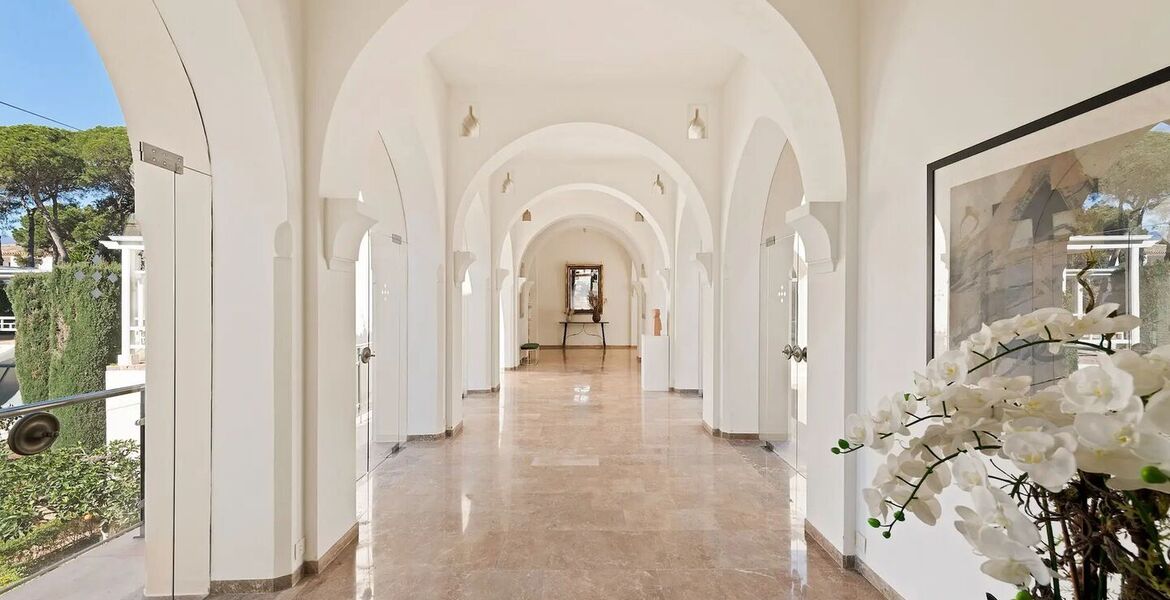 Beachfront Villa on Marbella's Golden Mile
