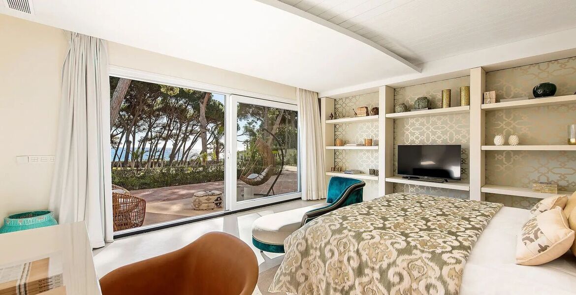 Beachfront Villa on Marbella's Golden Mile