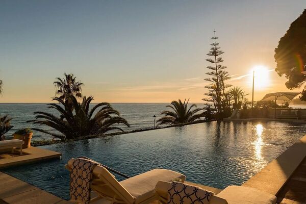 Beachfront Villa on Marbella's Golden Mile