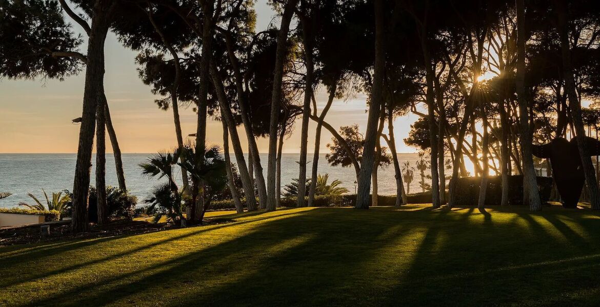 Beachfront Villa on Marbella's Golden Mile